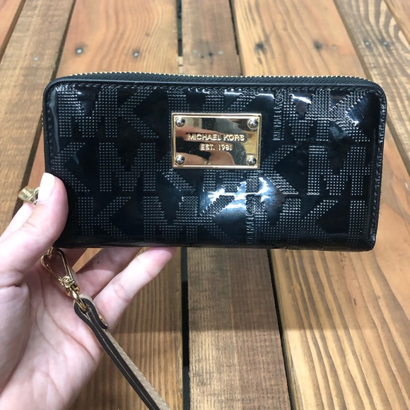 Michael Kors black wallet - Picture 5 of 11